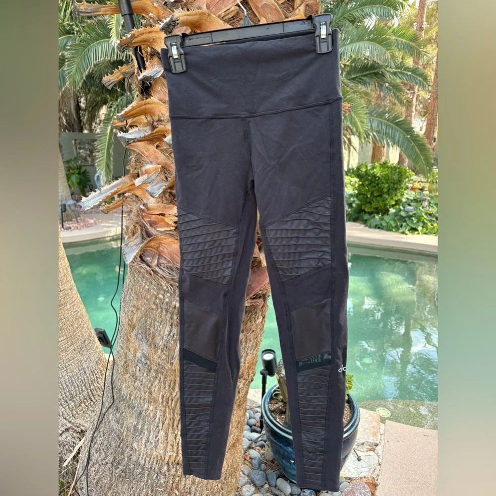ALO Yoga Black Textured Leggings